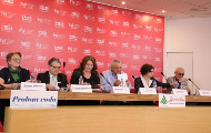 Konferencija za novinare posvećena godišnjicama prvih otmica kosmetskih Srba, u proleće 1998. godine