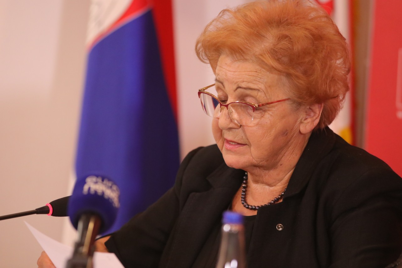 Verica Tomanović, predsednica Udruženja porodica kidnapovanih i nestalih lica na Kosovu i Metohiji -


Konferencija za novinare 