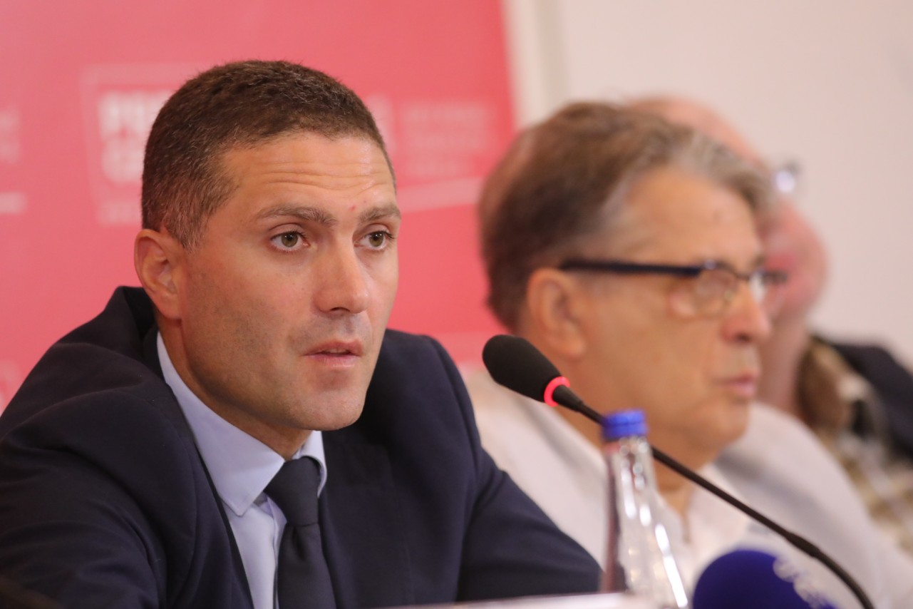 Miloš Terzić, zamenik direktora Kancelarije za Kosovo i Metohiju

Konferencija za novinare 