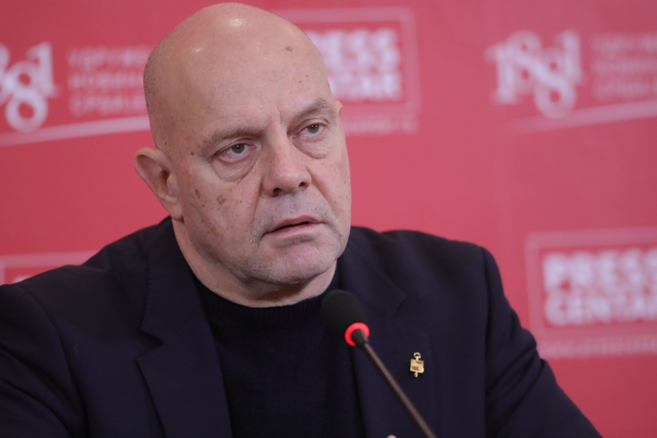 Aleksandar Pavić
27/11/2025