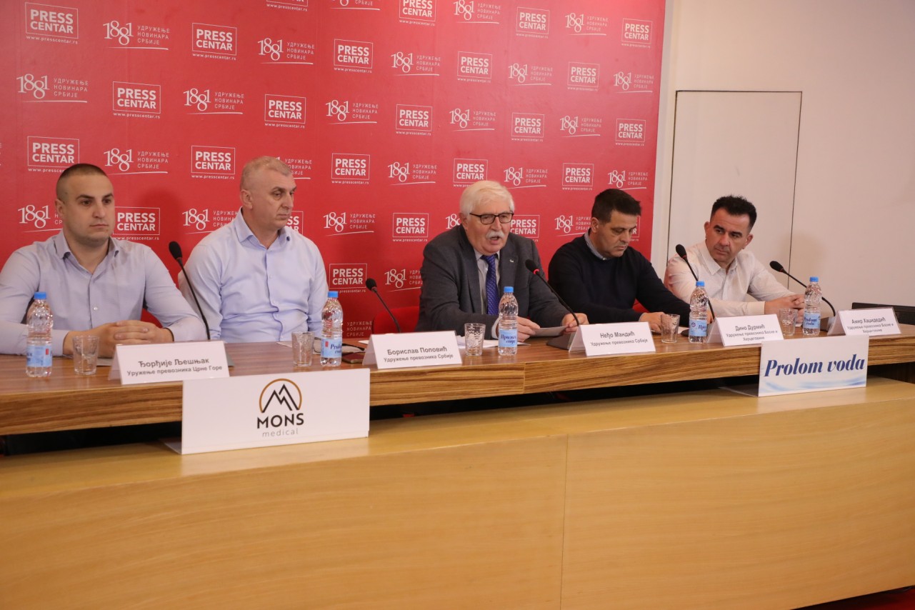 Konferencija za medije posvećena najavljenom protestu srpskih, bosansko-hercegovačkih i crnogorskih prevoznika tereta u međunarodnom drumskom saobraćaju
16/1/2026