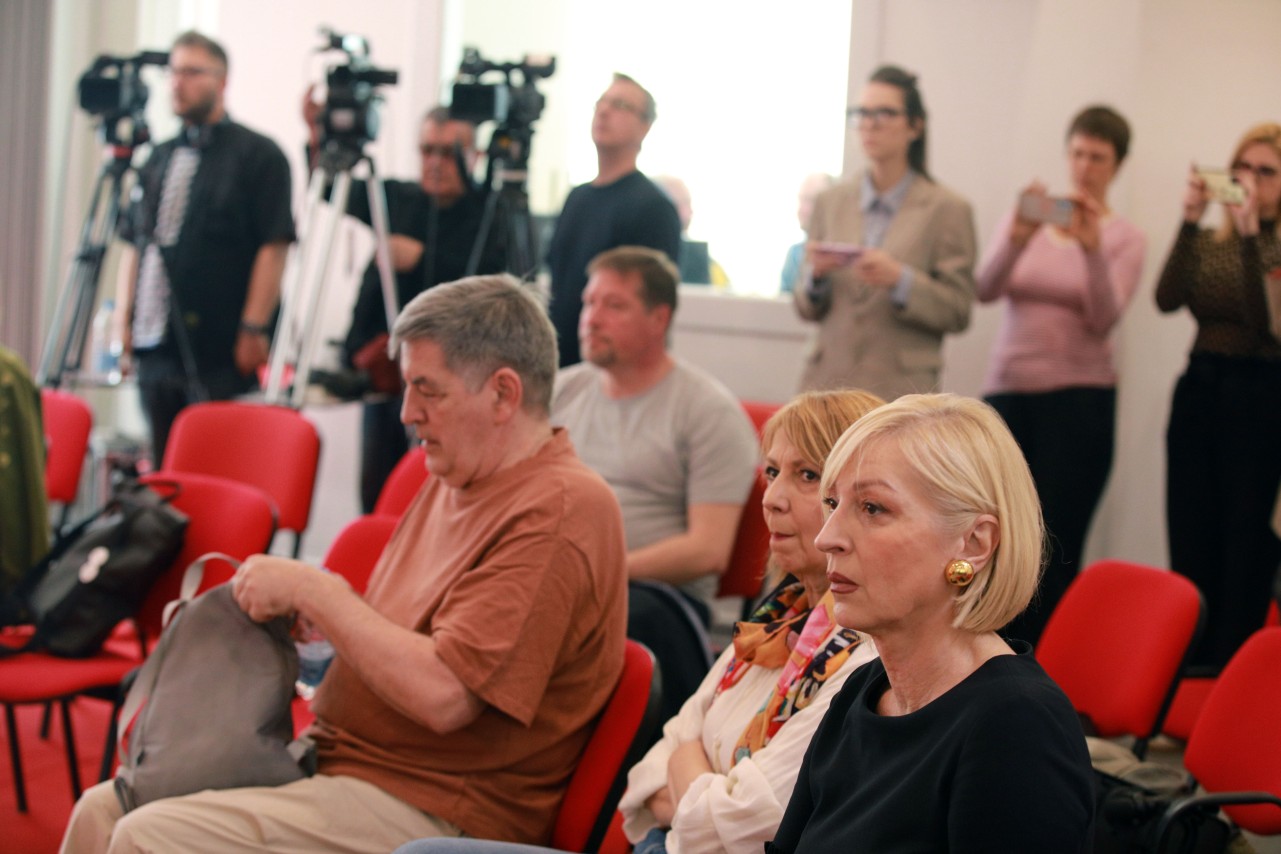 Odbrana profesije i kazna zbog toga – obeležavamo godišnjicu velikog solidarnog istupa 78 novinara i medijskih radnika zbog zloupotrebe medija i redakcije Euronews Srbija
18.4.2026.