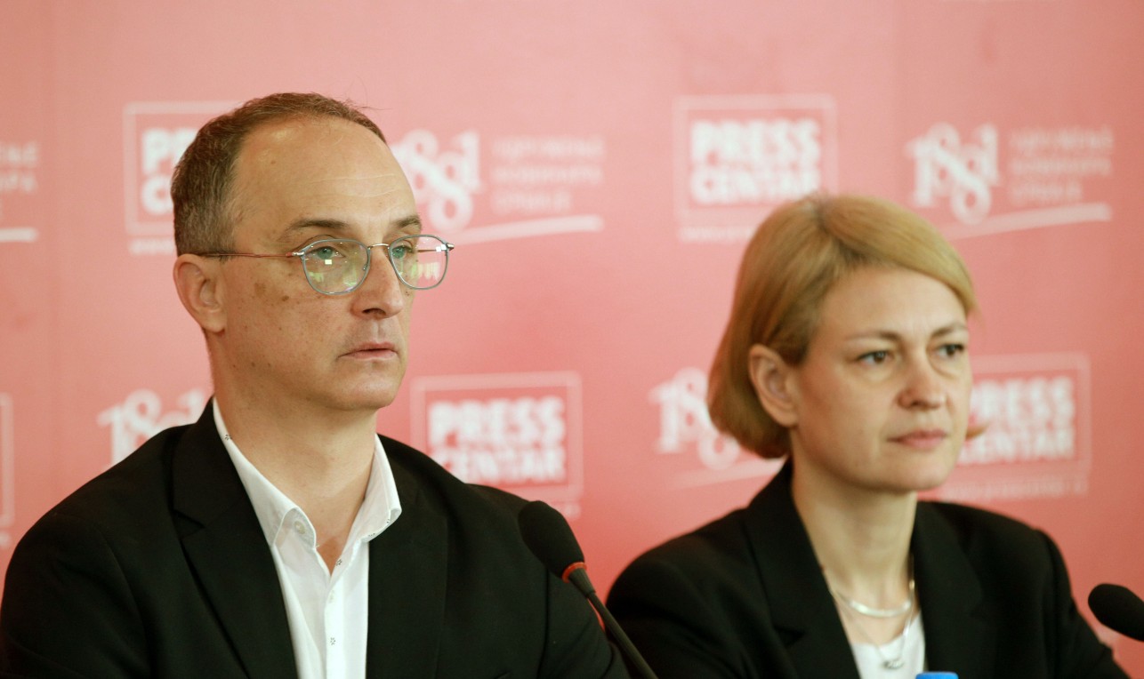 Odbrana profesije i kazna zbog toga – obeležavamo godišnjicu velikog solidarnog istupa 78 novinara i medijskih radnika zbog zloupotrebe medija i redakcije Euronews Srbija
18.4.2026.