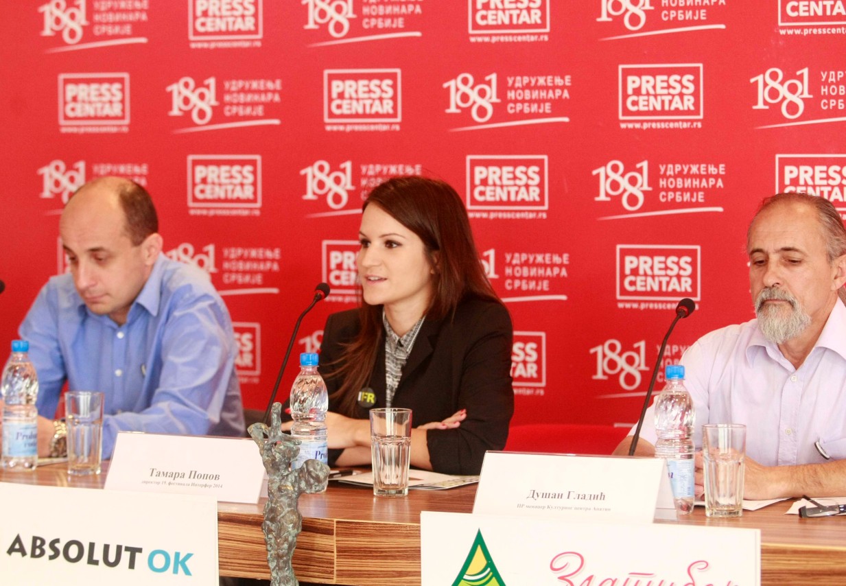 Petar Jeremić, Tamara Popov i Dušan Gladić
30/09/2014