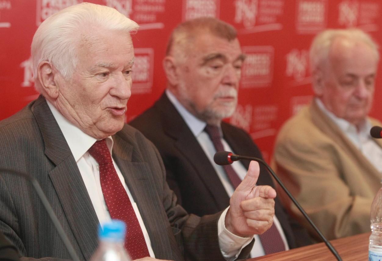 Dragoljub Mićunović, Stjepan Mesić i Ivan Ivanji
08/05/2015