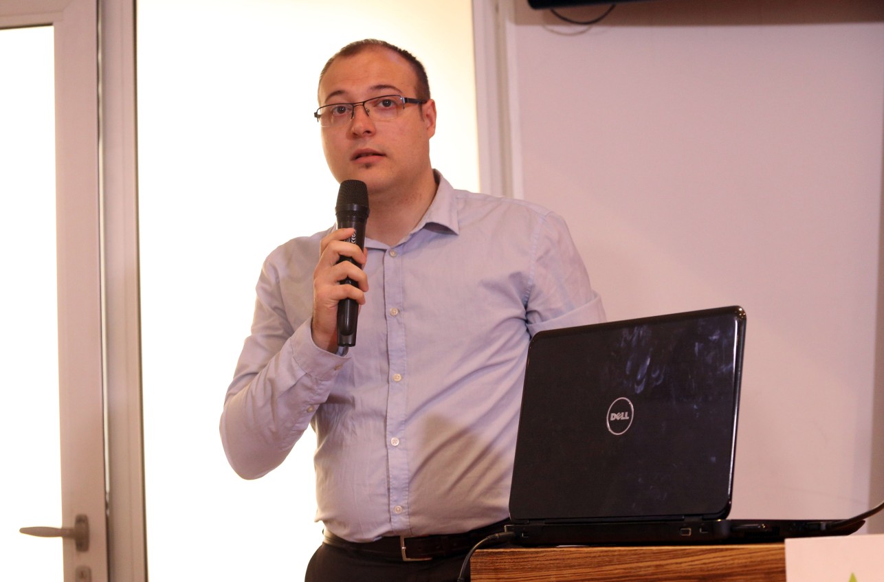 Mihailo Gajić
2/7/2015 