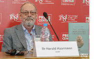 Video snimak sa promocije knjiga autora dr Haralda Haarmanna „Zagonetka podunavske civilizacije“ i „Tragovima Indoevropljana“