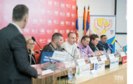 "Pobedimo stranke, izglasajmo narod" "Pobedimo stranke, izglasajmo narod"